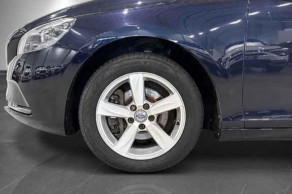 Volvo V40 2 of 23