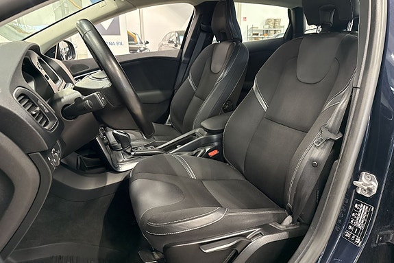 Volvo V40 19 of 23