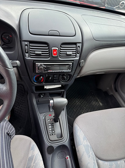 Nissan Almera 10 of 11