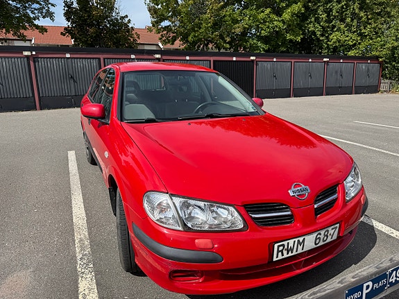 Nissan Almera 3 of 11