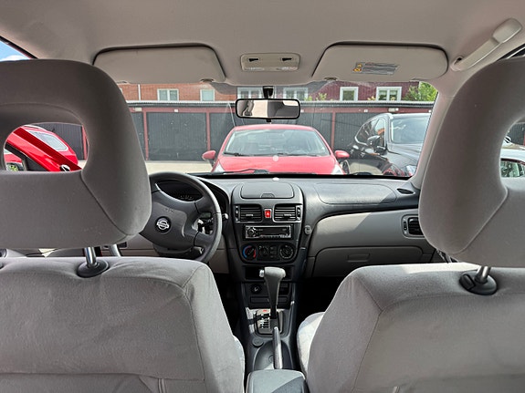 Nissan Almera 2 of 11