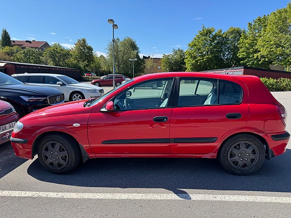 Nissan Almera 6 of 11