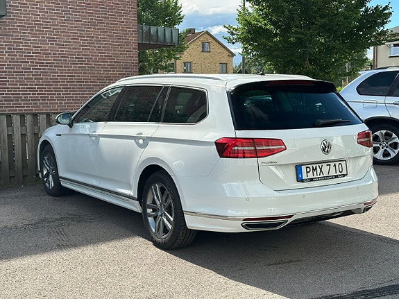 Volkswagen Passat 10 of 27