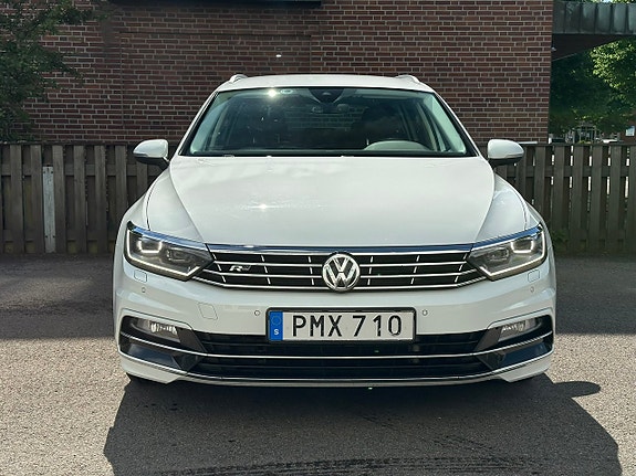 Volkswagen Passat 2 of 27