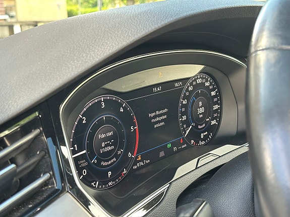 Volkswagen Passat 14 of 27