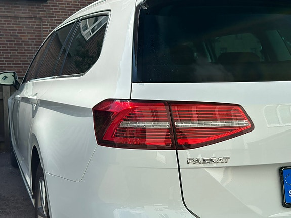 Volkswagen Passat 11 of 27
