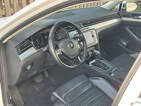 Volkswagen Passat 12 of 27