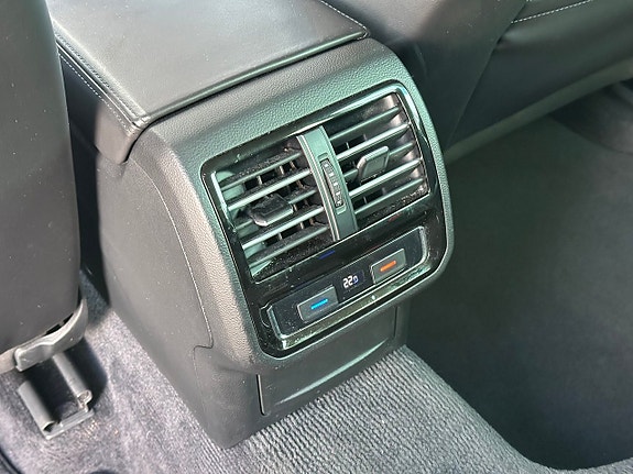 Volkswagen Passat 20 of 27
