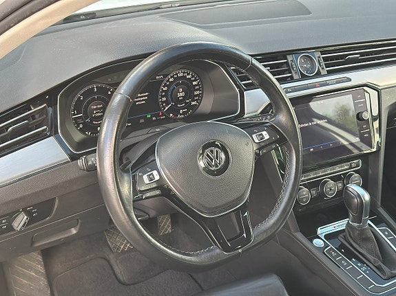 Volkswagen Passat 13 of 27