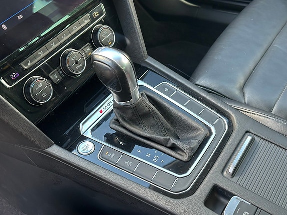 Volkswagen Passat 16 of 27