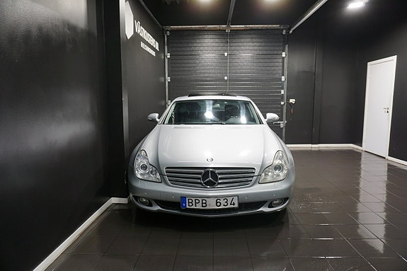 Mercedes-Benz CLS350 2 of 22