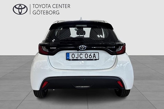 Toyota Yaris 6 of 12