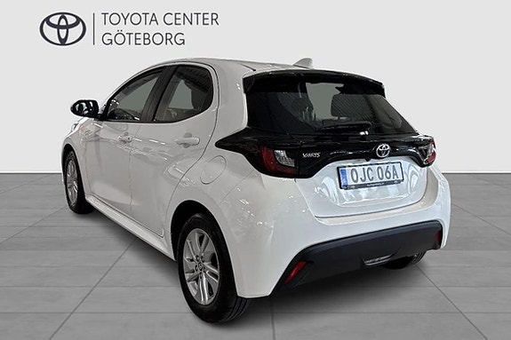 Toyota Yaris 4 of 12