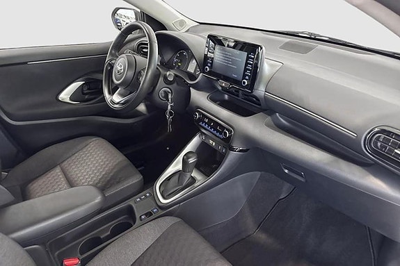Toyota Yaris 8 of 12