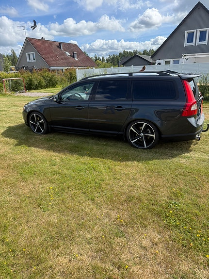Volvo V70 4 of 5