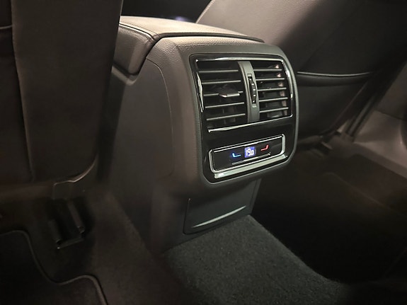 Volkswagen Passat 15 of 16