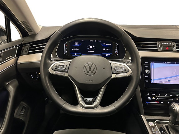 Volkswagen Passat 12 of 16