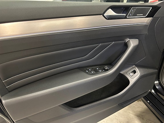 Volkswagen Passat 9 of 16