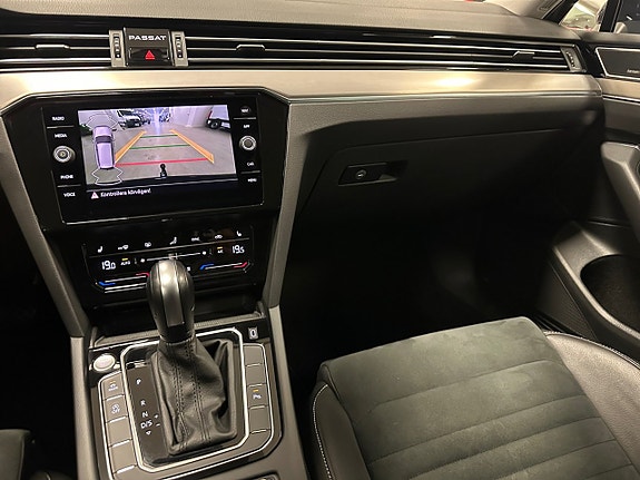 Volkswagen Passat 11 of 16