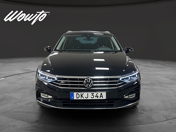 Volkswagen Passat 2 of 16