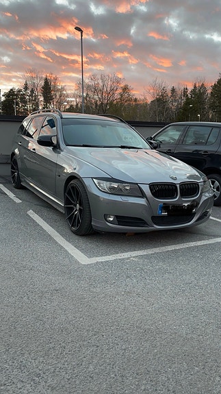 BMW 318d 2 of 4