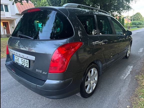 Peugeot 308 SW 3 of 5