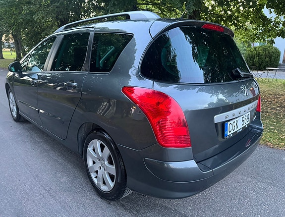 Peugeot 308 SW 4 of 5