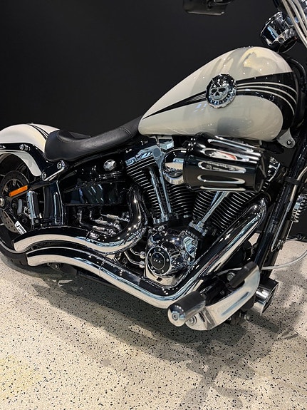 Harley-Davidson Breakout FXSB | Vance & Hines  | Screaming Eagle | Unik 6 of 13