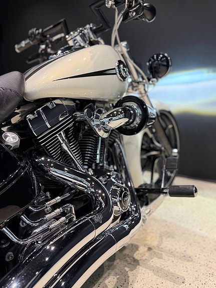 Harley-Davidson Breakout FXSB | Vance & Hines  | Screaming Eagle | Unik 8 of 13