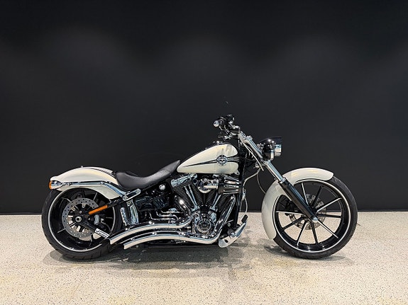 Harley-Davidson Breakout FXSB | Vance & Hines  | Screaming Eagle | Unik 3 of 13