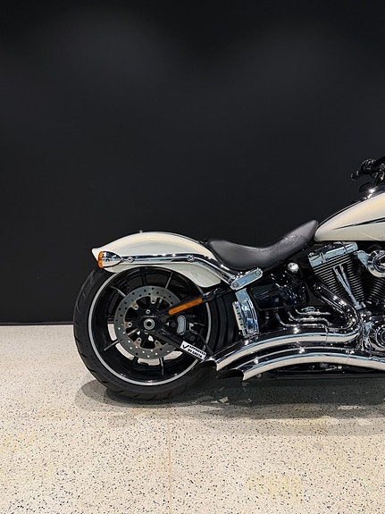 Harley-Davidson Breakout FXSB | Vance & Hines  | Screaming Eagle | Unik 7 of 13