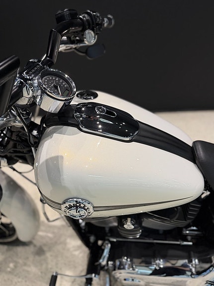 Harley-Davidson Breakout FXSB | Vance & Hines  | Screaming Eagle | Unik 10 of 13