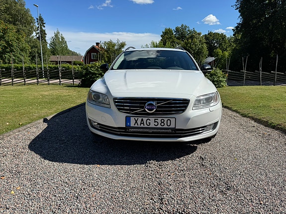 Volvo V70 3 of 10