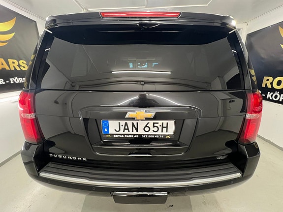 Chevrolet Suburban 5 of 27