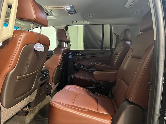 Chevrolet Suburban 22 of 27