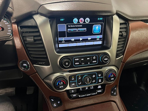 Chevrolet Suburban 14 of 27