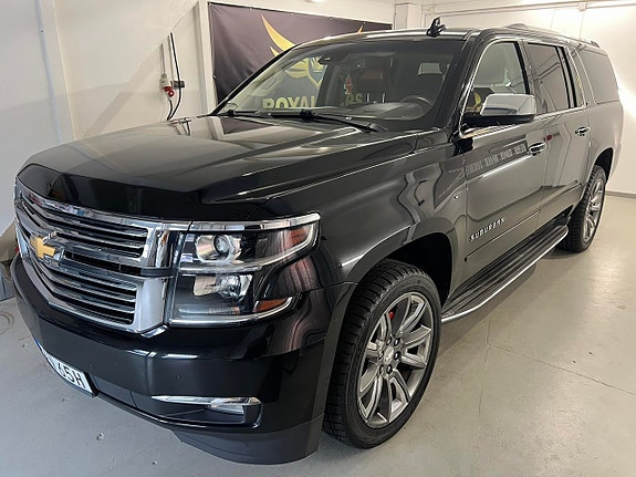 Chevrolet Suburban 7 of 27