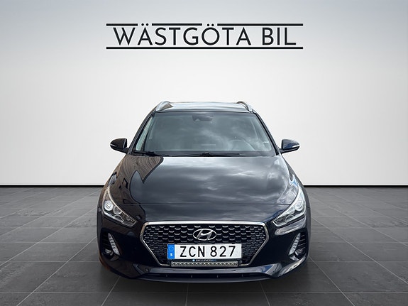 Hyundai i30 2 of 23