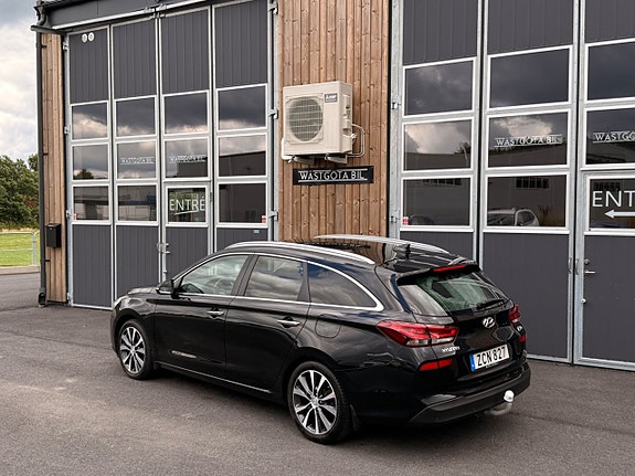 Hyundai i30 2 of 27