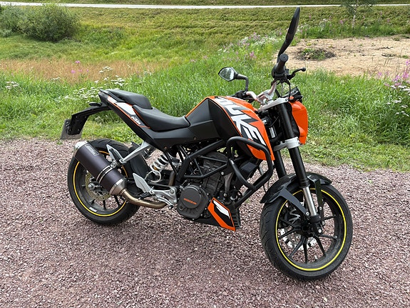 KTM 125 Duke 2 of 4