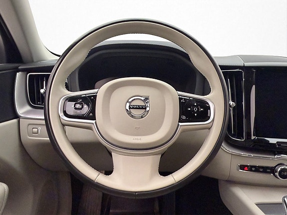 Volvo XC60 16 of 30