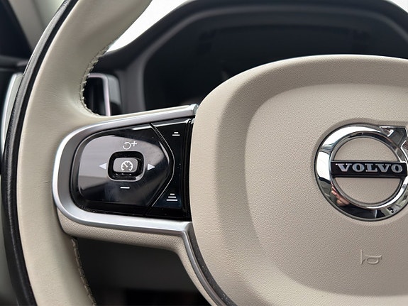 Volvo XC60 21 of 30