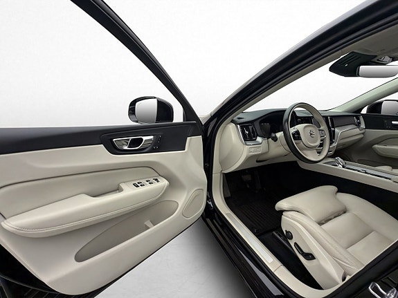 Volvo XC60 13 of 30