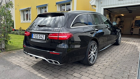 Mercedes-Benz E63 4 of 7