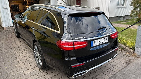 Mercedes-Benz E63 3 of 7