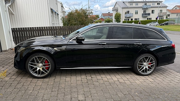 Mercedes-Benz E63 2 of 7