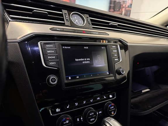 Volkswagen Passat 29 of 30