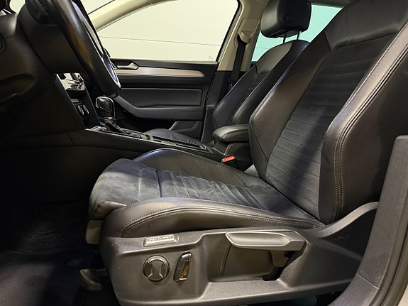 Volkswagen Passat 23 of 30