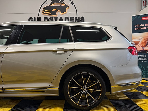 Volkswagen Passat 12 of 30