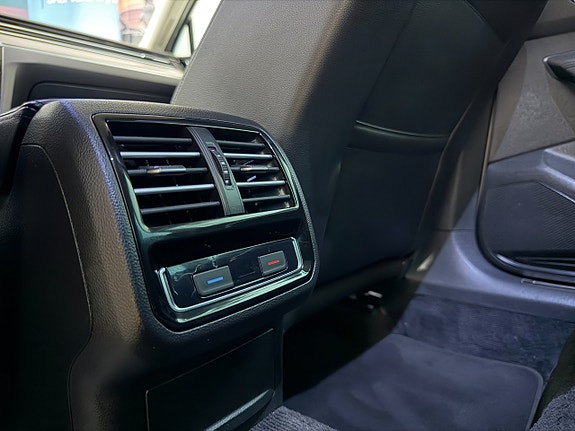 Volkswagen Passat 19 of 30